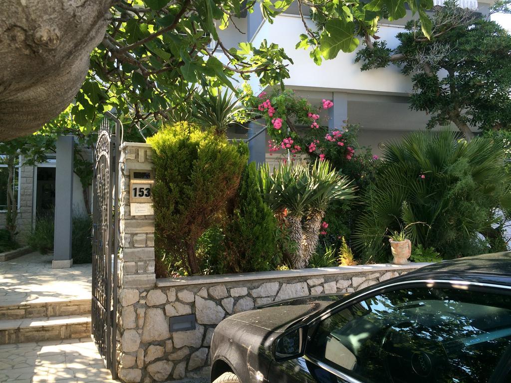 House Filomena Banjol Exterior foto